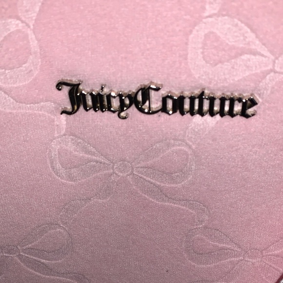 ๐- Juicy Couture Light Pink Bow-Patterned Beach Tote with Bathing Suit Bag - Picture 4 of 15